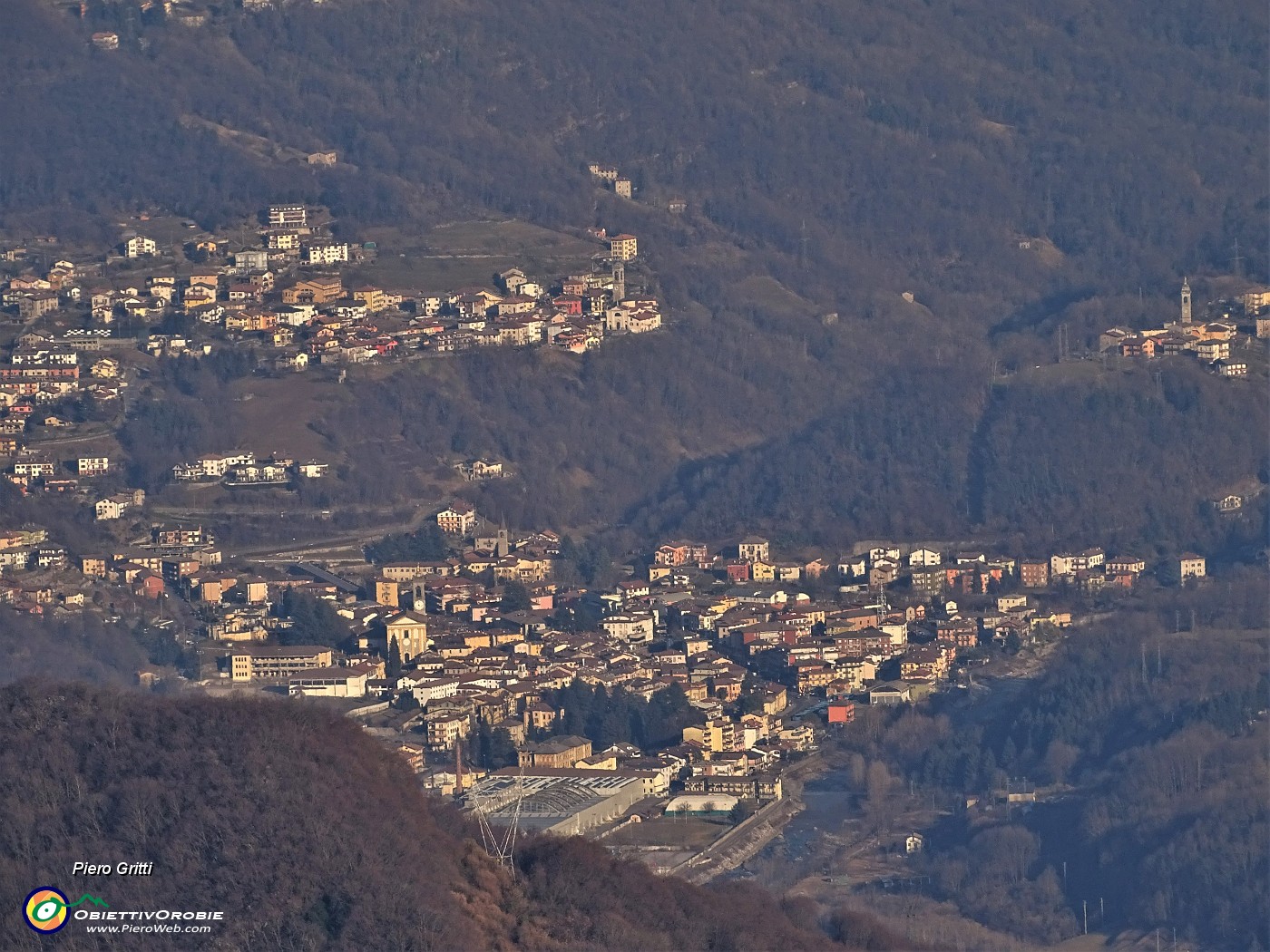 42 Maxi zoom sul centro di Zogno con casa mia.JPG -                                